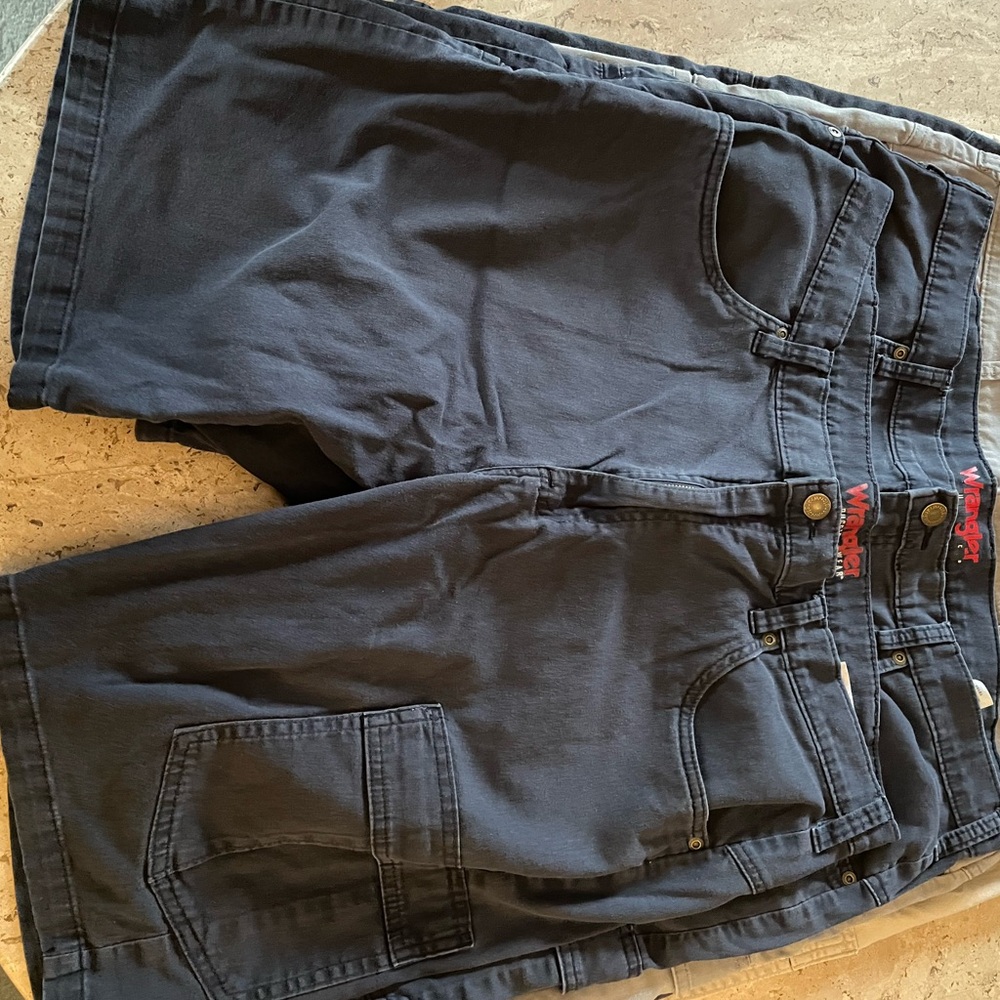 5 each Wrangler size 36 shorts